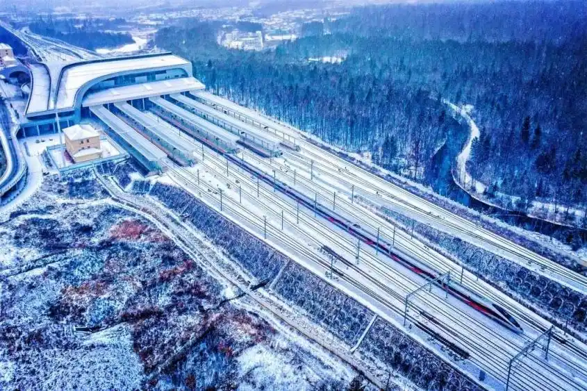 历史同期新高！前11月全国铁路发送旅客42.8亿人次