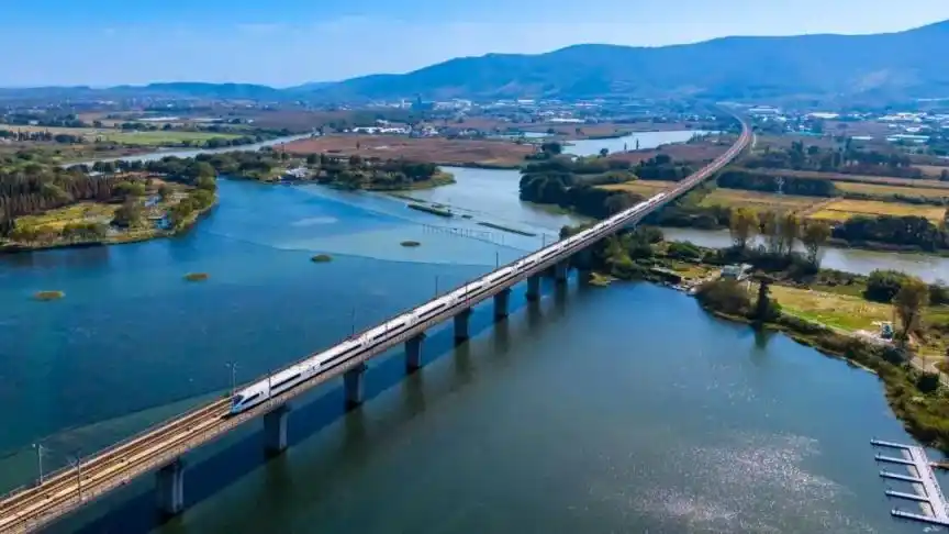 历史同期新高！前11月全国铁路发送旅客42.8亿人次