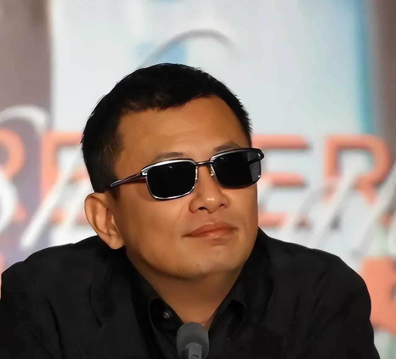 陪玩陪睡都不够看！继小鲜肉“被结扎”王晶再曝内幕，阴暗面曝光