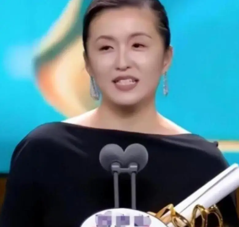 陪玩陪睡根本不够！集体开嫖、指头塞嘴，周迅遭殃阴暗面彻底曝光