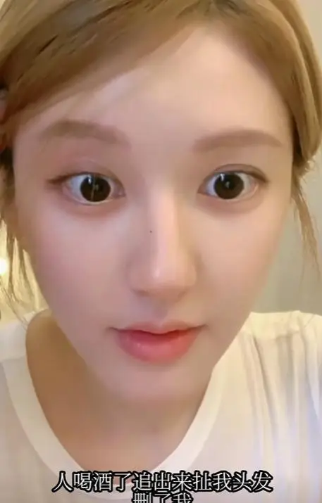 陪玩陪睡根本不够！集体开嫖、指头塞嘴，周迅遭殃阴暗面彻底曝光