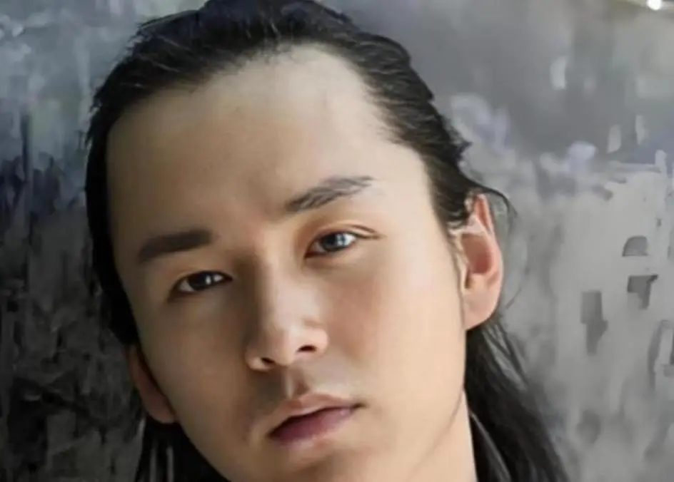 陪玩陪睡根本不够！集体开嫖、指头塞嘴，周迅遭殃阴暗面彻底曝光