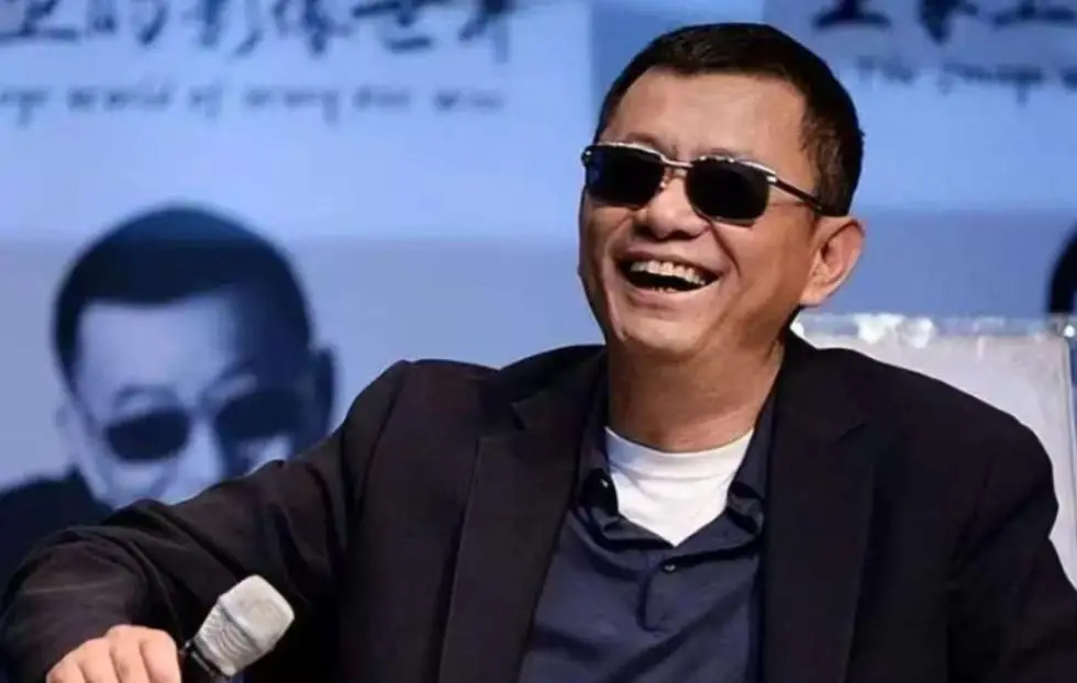 陪玩陪睡根本不够！集体开嫖、指头塞嘴，周迅遭殃阴暗面彻底曝光