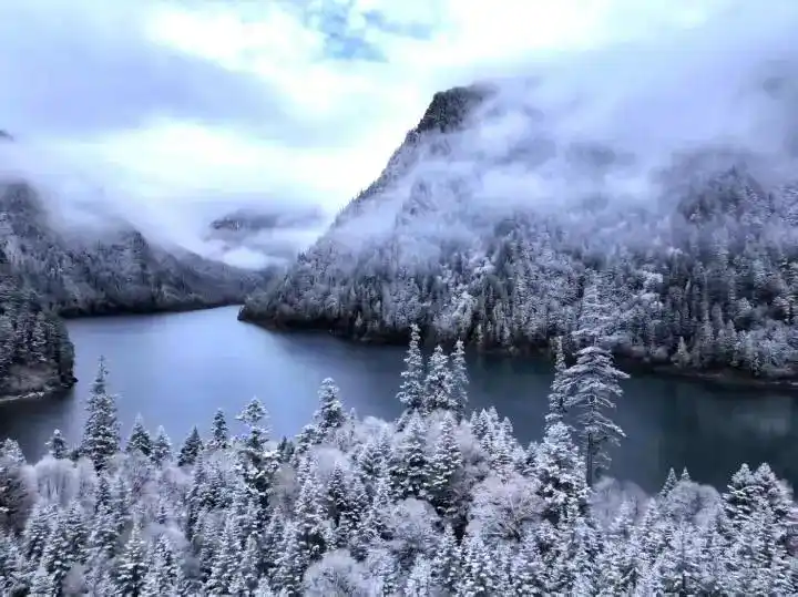 九寨沟再次刷新年度游客接待纪录——“700万是里程碑，更是新起点”