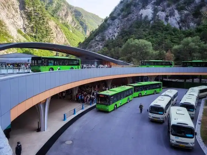 九寨沟再次刷新年度游客接待纪录——“700万是里程碑，更是新起点”