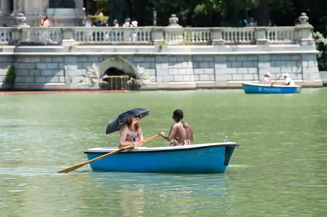 西班牙今年或迎1亿游客，“过度旅游”引担忧