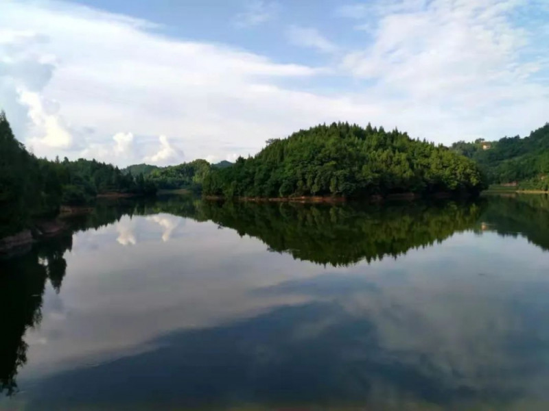 重庆有个“九寨沟”，占地6000亩！在这里……