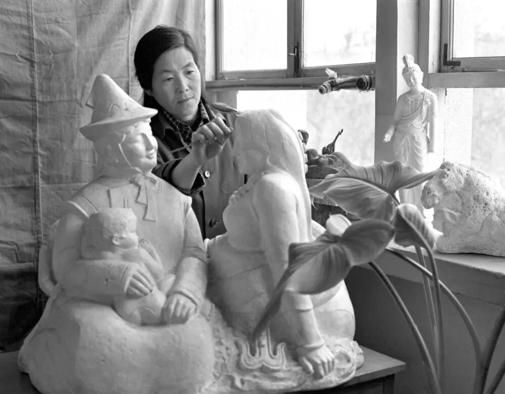 敦煌的女儿们｜何鄂：我能奉献给时代的，唯有源自敦煌的雕塑