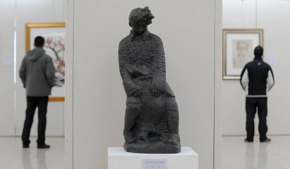 敦煌的女儿们｜何鄂：我能奉献给时代的，唯有源自敦煌的雕塑