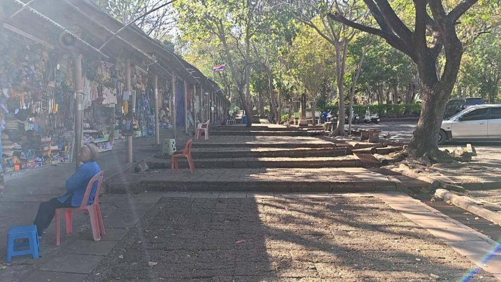 泰国知名景点游客大幅减少，帕侬蓝历史公园商贩被迫停业