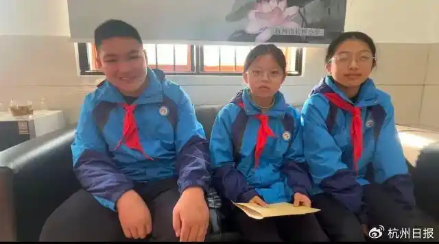 4元车费，千里温情！西湖长桥边，三位小学生温暖两座城