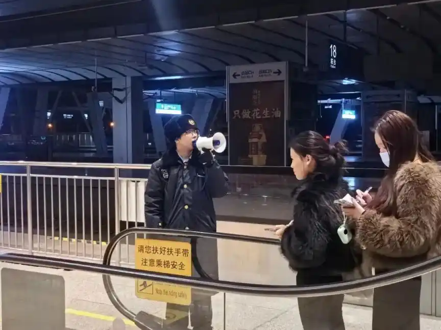 国铁北京局歌迷列车又出发，北京看完演唱会当晚回上海