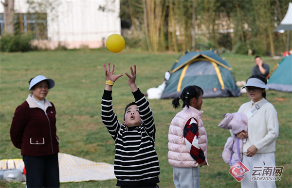 【组图】周末短途游升温 安宁市太平新城“微度假”项目受青睐