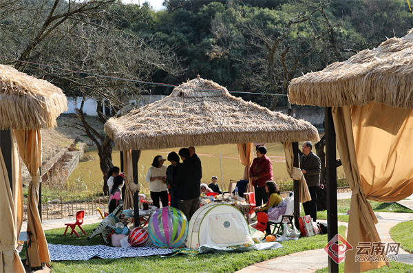 【组图】周末短途游升温 安宁市太平新城“微度假”项目受青睐