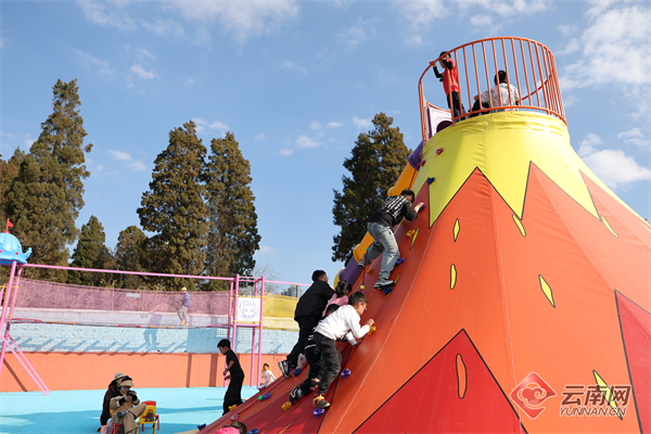 【组图】周末短途游升温 安宁市太平新城“微度假”项目受青睐