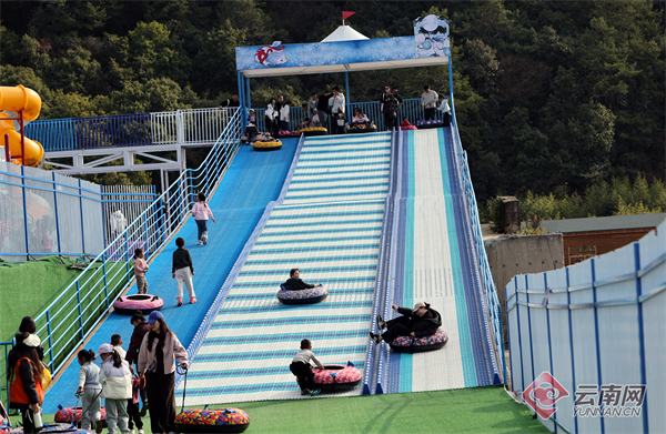 【组图】周末短途游升温 安宁市太平新城“微度假”项目受青睐