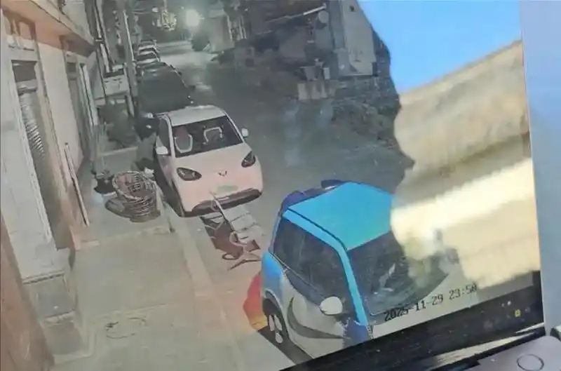 游客称在大理租车遭遇“车辆被车行员工深夜划伤索赔”，最新消息