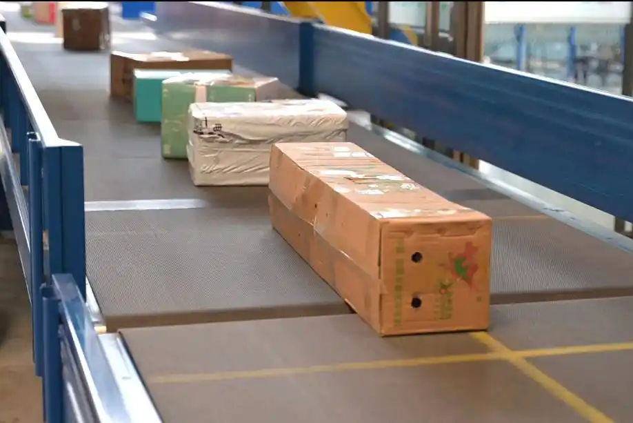 这对没有座椅的高铁列车 每天凌晨“满员”出发