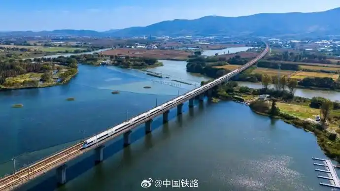 今年长三角铁路旅客发送量突破9亿人次