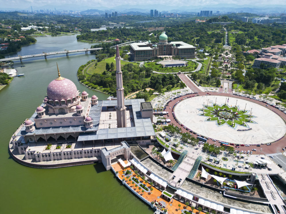 年终报道丨说走就走 拿起护照去旅行