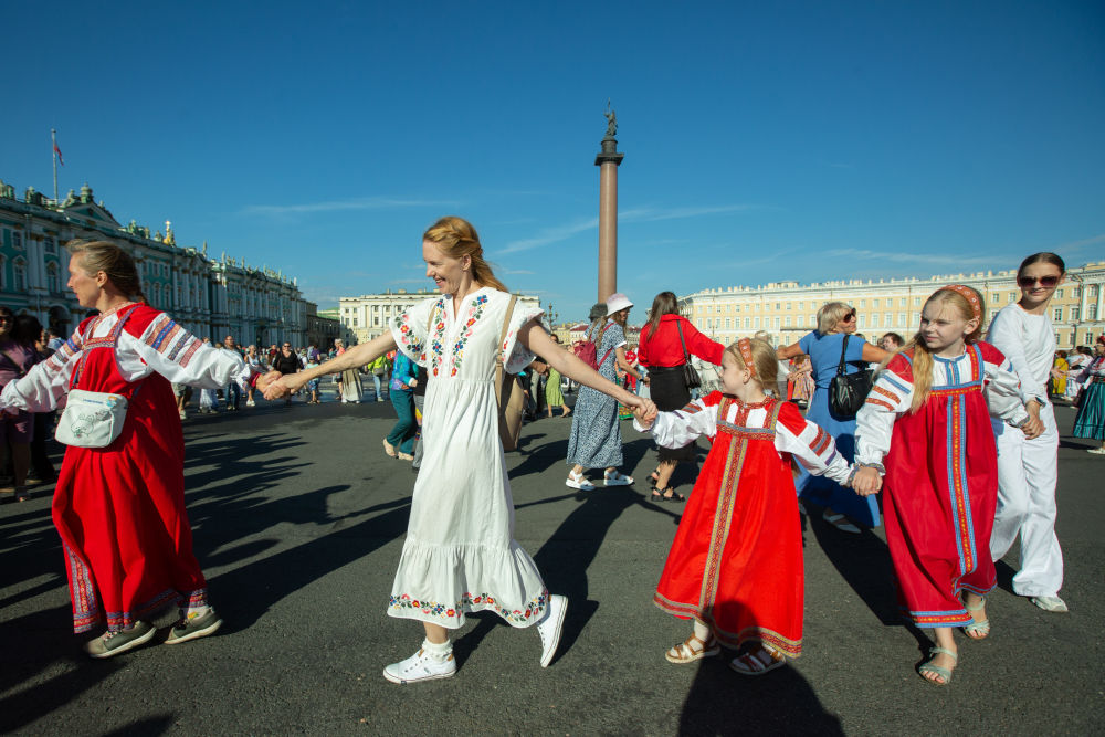 年终报道丨说走就走 拿起护照去旅行