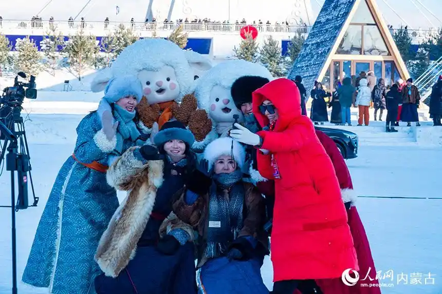 第二十一届内蒙古自治区冰雪那达慕在呼伦贝尔开幕
