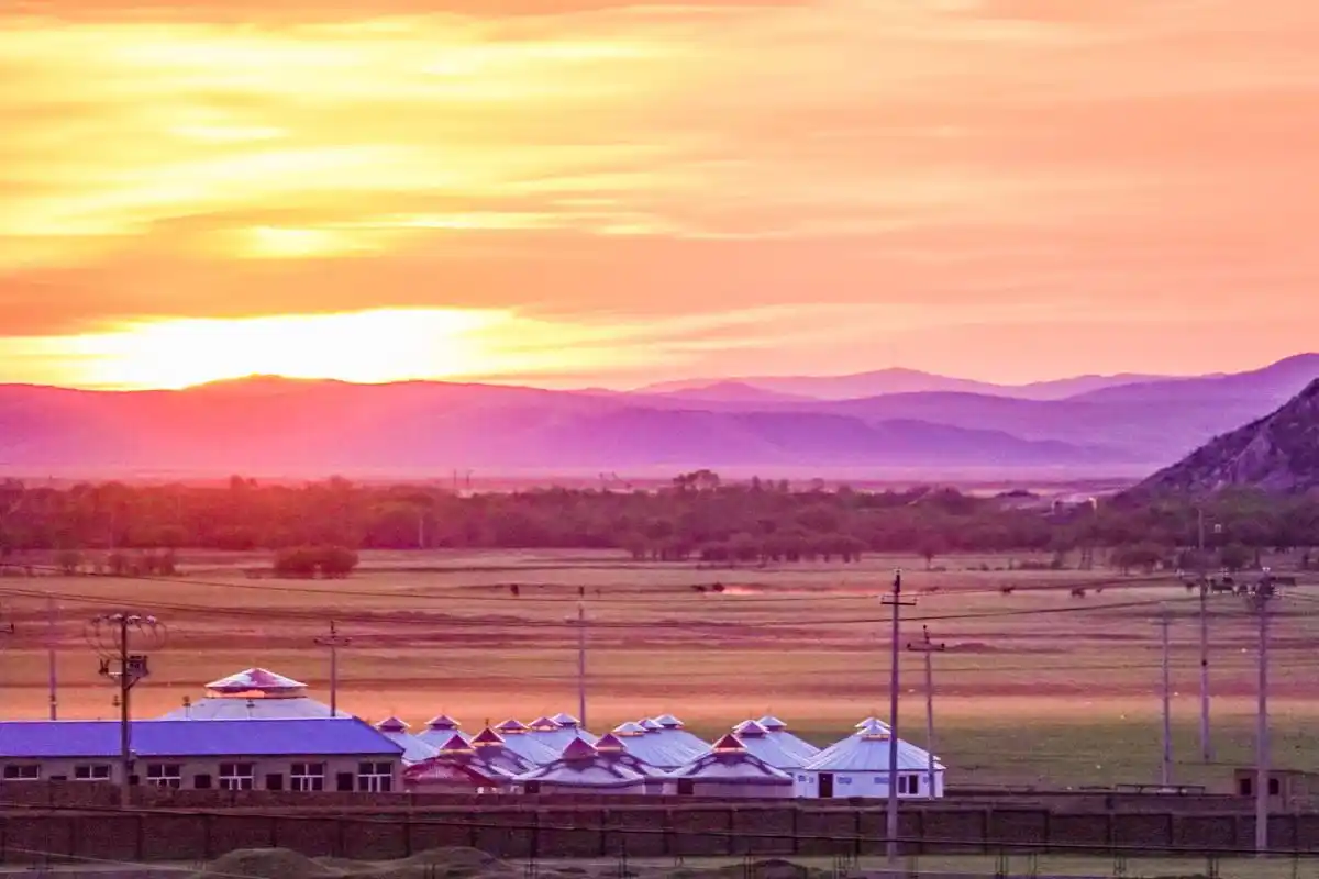 初夏呼伦贝尔草原