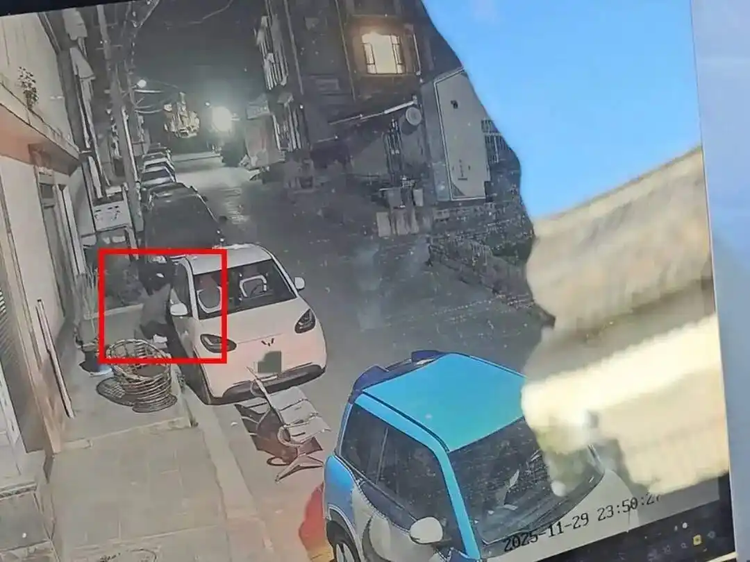 游客在大理租车被车行员工恶意划伤并索赔，后续来了