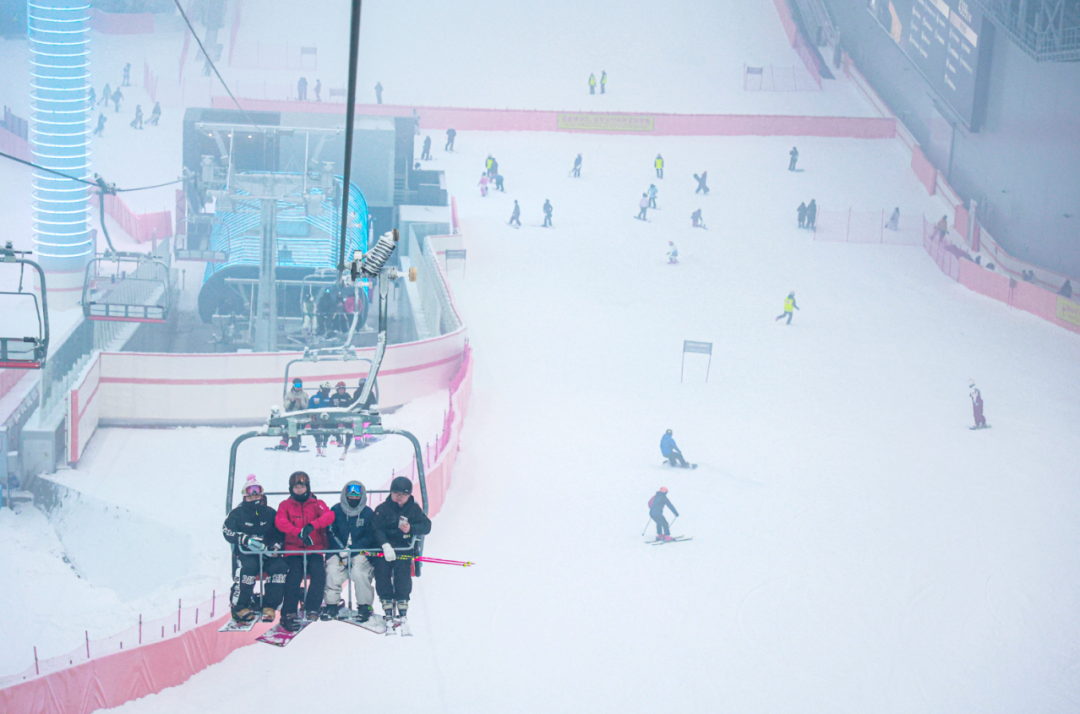 热雪奇迹×木兰不夜城x黄鹤楼——跟团3日游玩转大众冰雪季