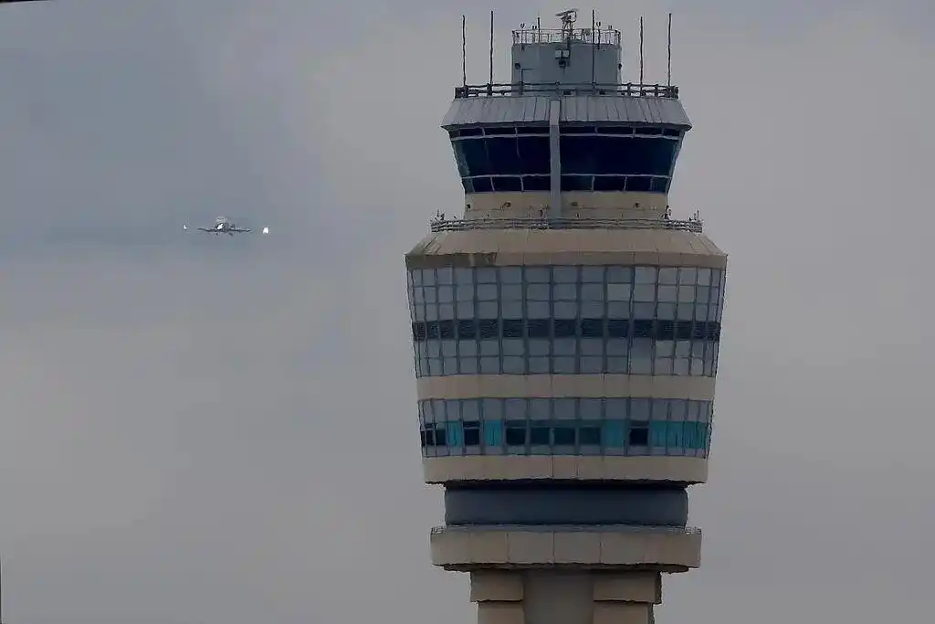 美军突袭委内瑞拉，“小李子”莱昂纳多也被困住了……