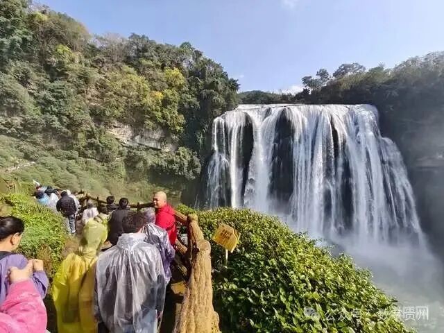 褪去喧嚣显壮阔！初冬的黄果树大瀑布成为游客热门打卡地