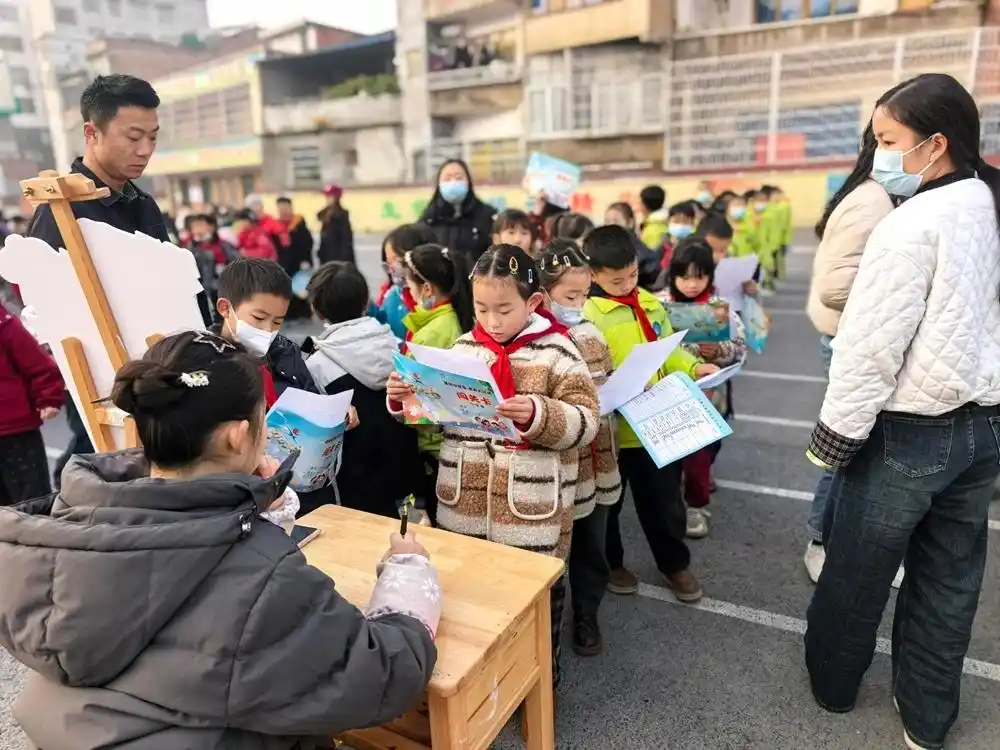 告别纸笔，趣味“闯关”！习水第二小学无纸化情境测评变“素养游乐园”