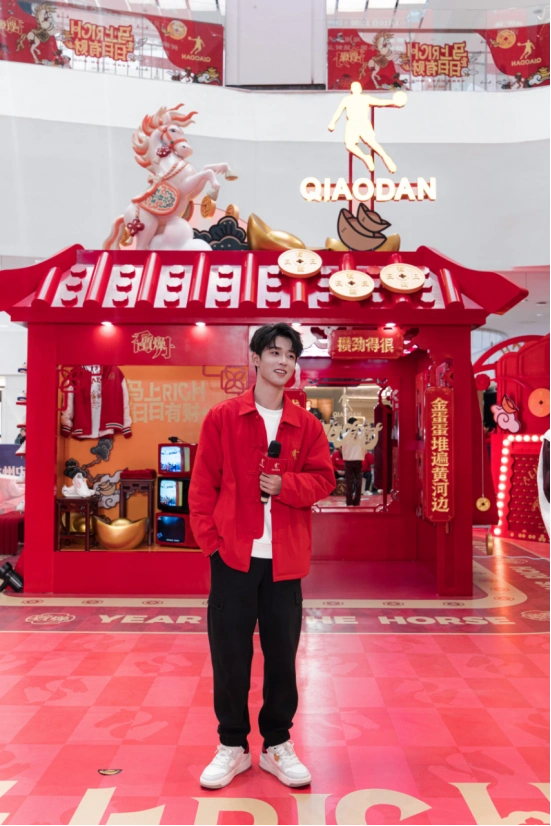 中乔体育「日日有财」活动闪现兰州，吴宇恒惊喜空降点燃“潮力场”