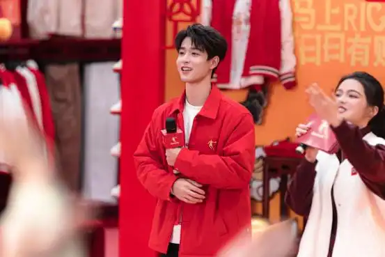 中乔体育「日日有财」活动闪现兰州，吴宇恒惊喜空降点燃“潮力场”