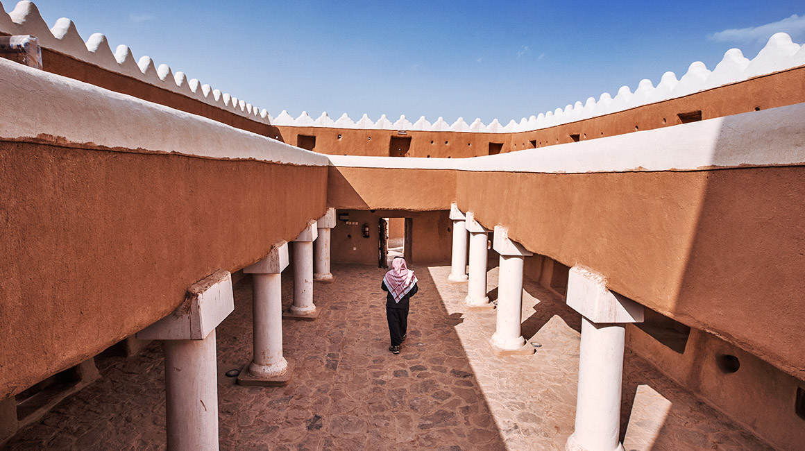 2030年目标吸引一亿游客，沙特为何下重注发展旅游业？