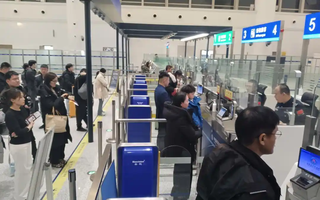 济南至胡志明客运航班首航！济南边检站顺利完成保障任务