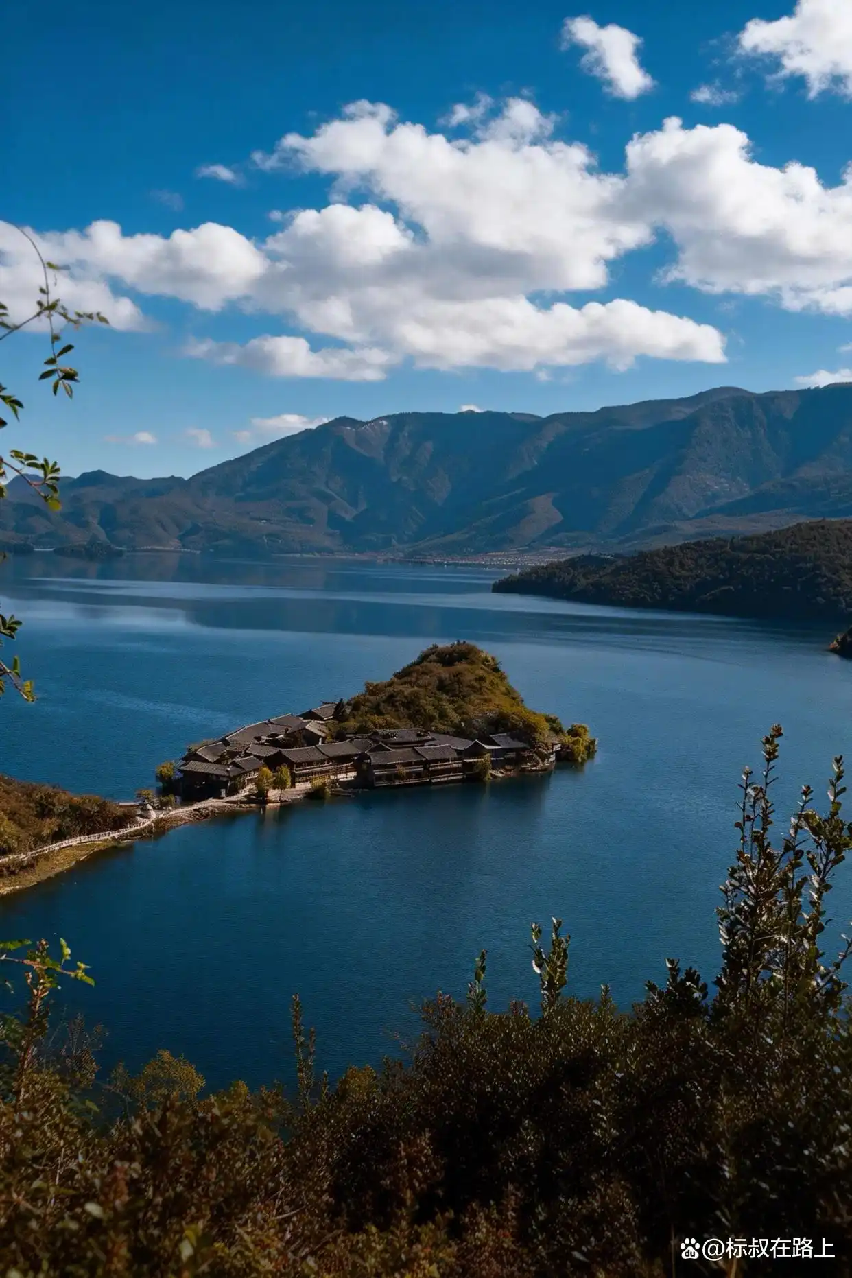被《国家地理》狂赞的中国最美湖泊，冬天去简直绝了！
