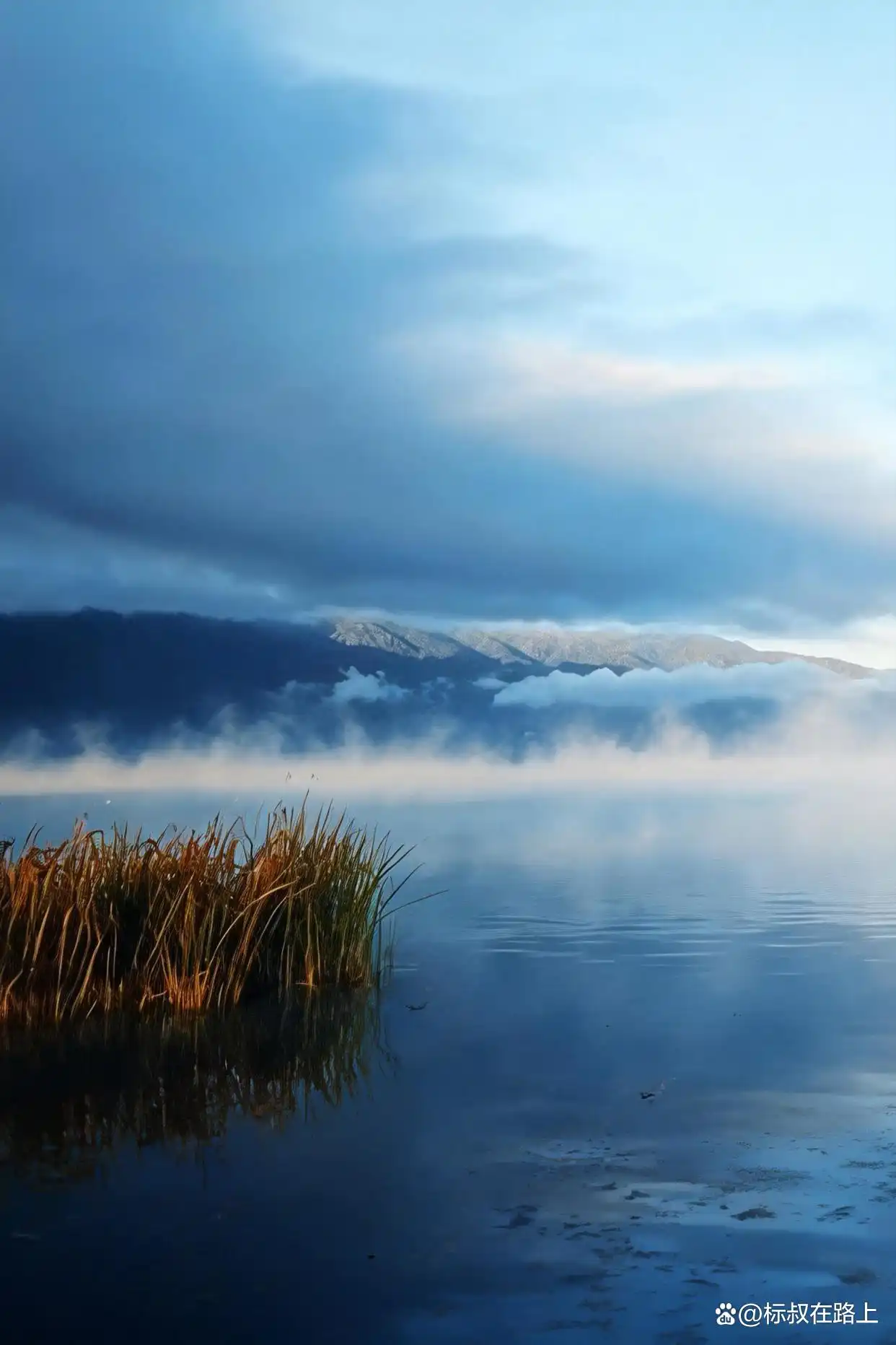 被《国家地理》狂赞的中国最美湖泊，冬天去简直绝了！