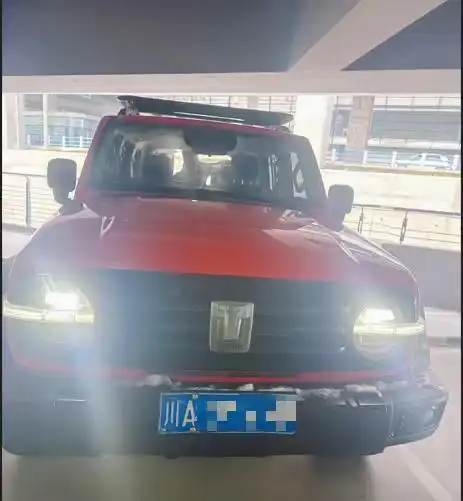 游客租车遇事故被车行索赔停运费后拒付：车辆无营运资质，平台称将加强监管