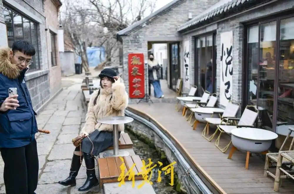 墙缝里“流”出网红新景点 明府城西更道泉水小河迎客