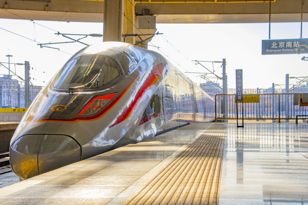 时速350公里的标杆列车，这条高铁上有87趟！