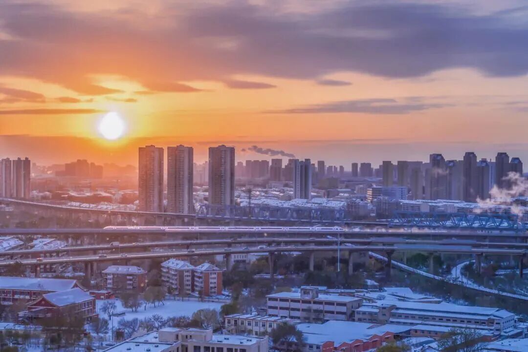 时速350公里的标杆列车，这条高铁上有87趟！