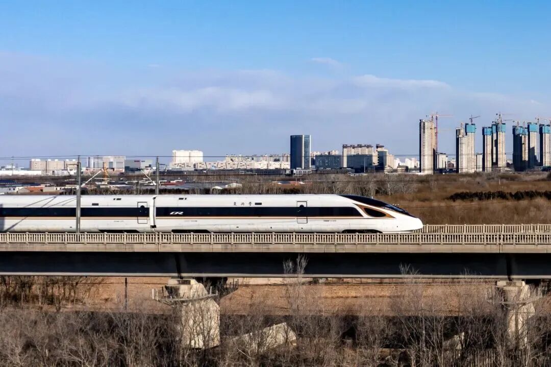 时速350公里的标杆列车，这条高铁上有87趟！