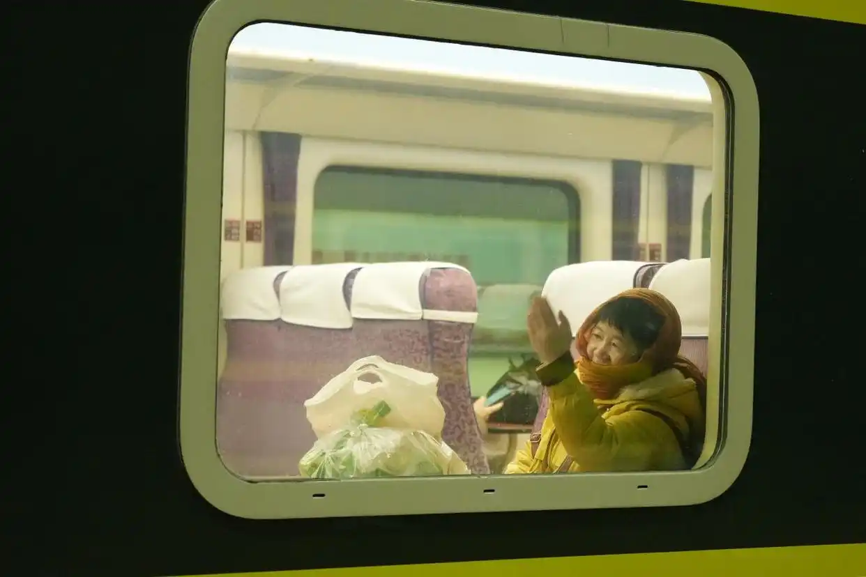 「幸福天路新春行」多图记录｜进藏列车上的难忘时刻