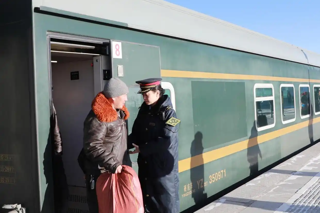 「幸福天路新春行」多图记录｜进藏列车上的难忘时刻