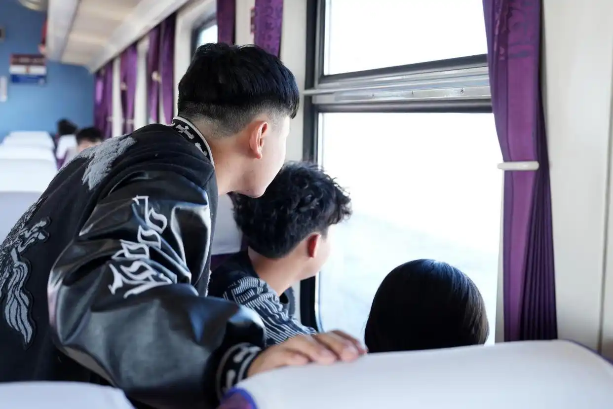 「幸福天路新春行」多图记录｜进藏列车上的难忘时刻