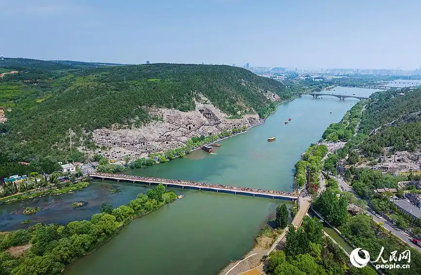 走进龙门石窟 感受千年石窟的文化印记