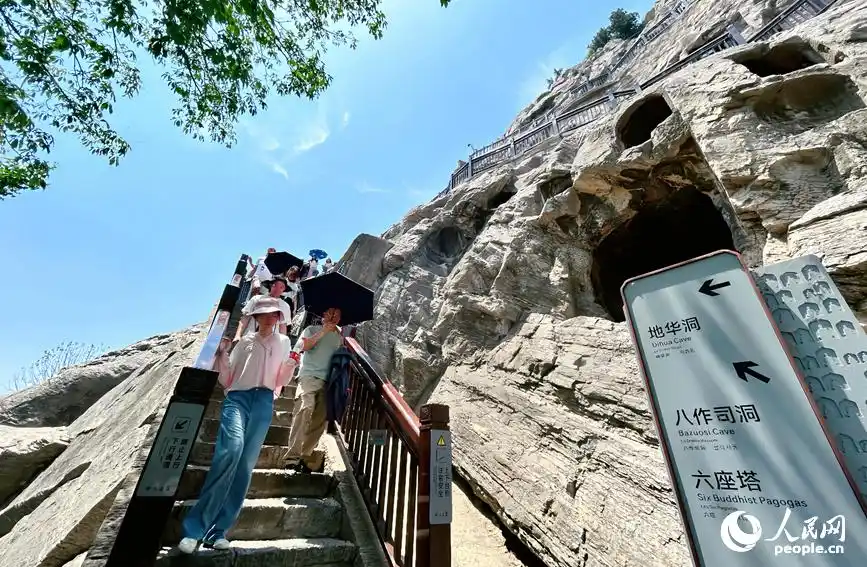 走进龙门石窟 感受千年石窟的文化印记