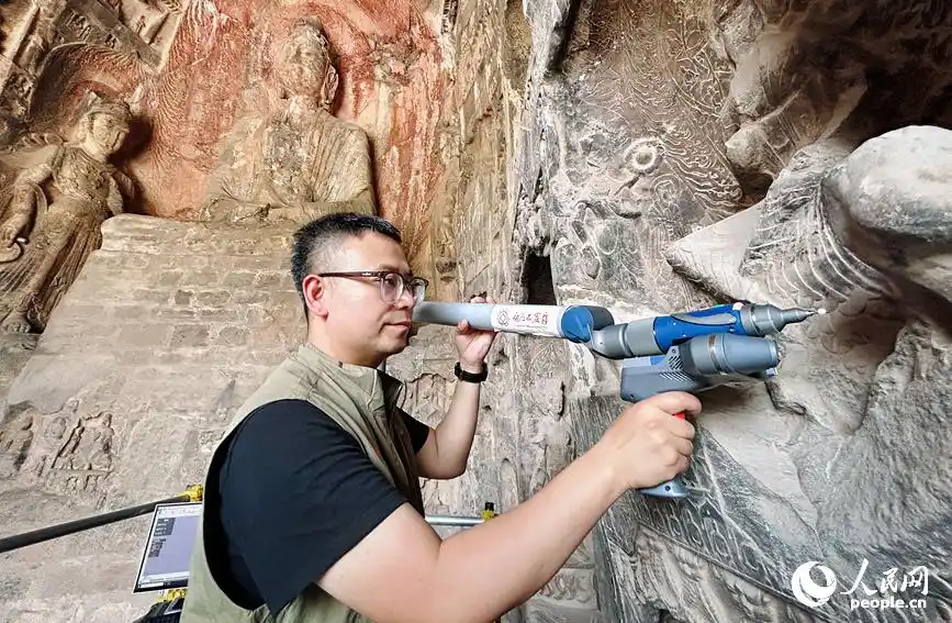 走进龙门石窟 感受千年石窟的文化印记