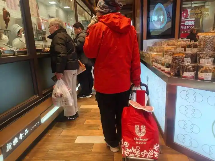 这周末，去哪玩｜云霄秋千挑战心跳极限、生煎“鼻祖”唤醒老上海记忆、遛娃“顶流”焕新回归……